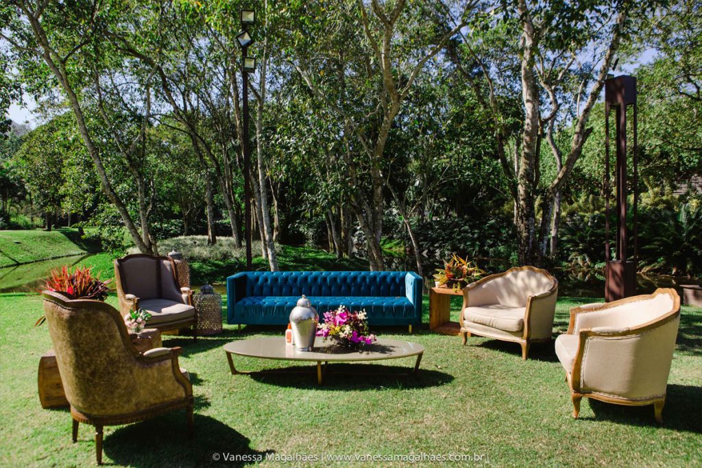 Lounge no jardim do Lajedo com móveis Festah