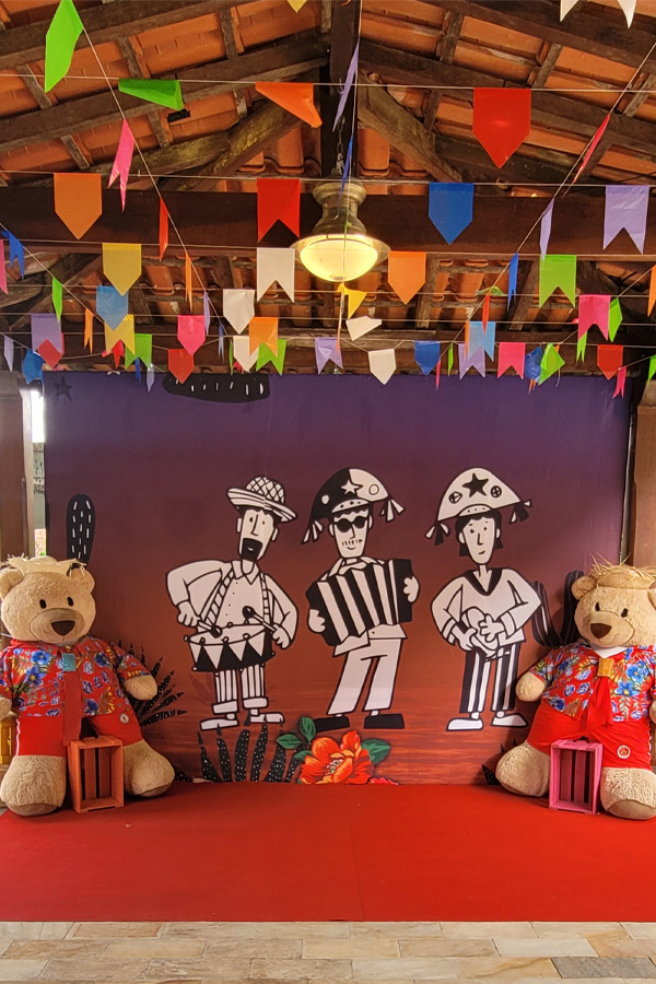 No Lajedo, espaço para festa junina de escolas no Rio de Janeiro, você conta com decoração temática completa.