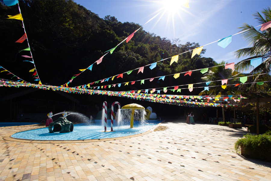 Espaço Lajedo - sítio para festa junina de escolas, cercado de muita natureza, no Rio de Janeiro.