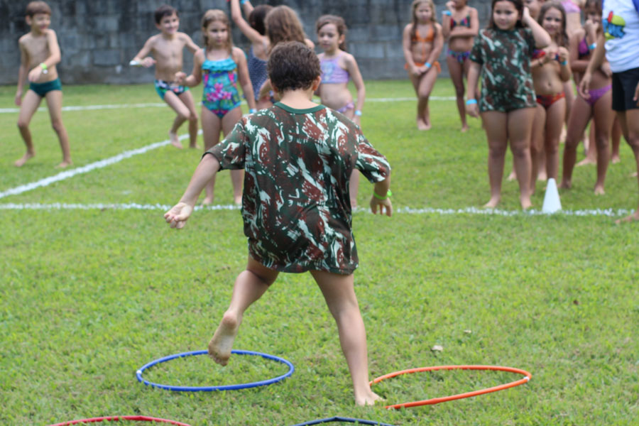 Passeio Escolar no Rio de Janeiro, com canpo de futebol, piscinas e atividades pedagógicas ao ar livre