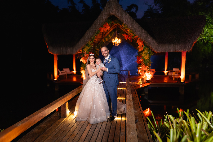 Inacio, pajem das alianças em casamento no jardim, no Espaço Lajedo 3, no Rio de Janeiro